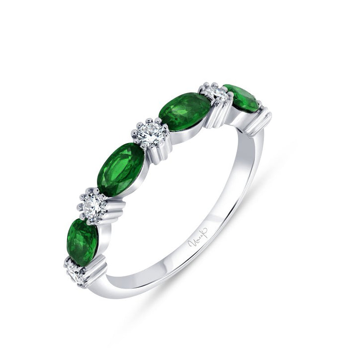 Emerald and 0.30ctw Diamond Ring